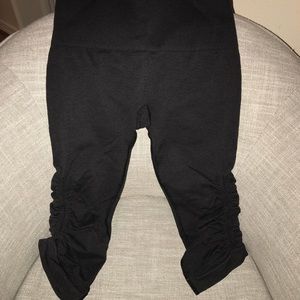 ⚡️flash sale⚡️ Lululemon gray leggings - Size 2